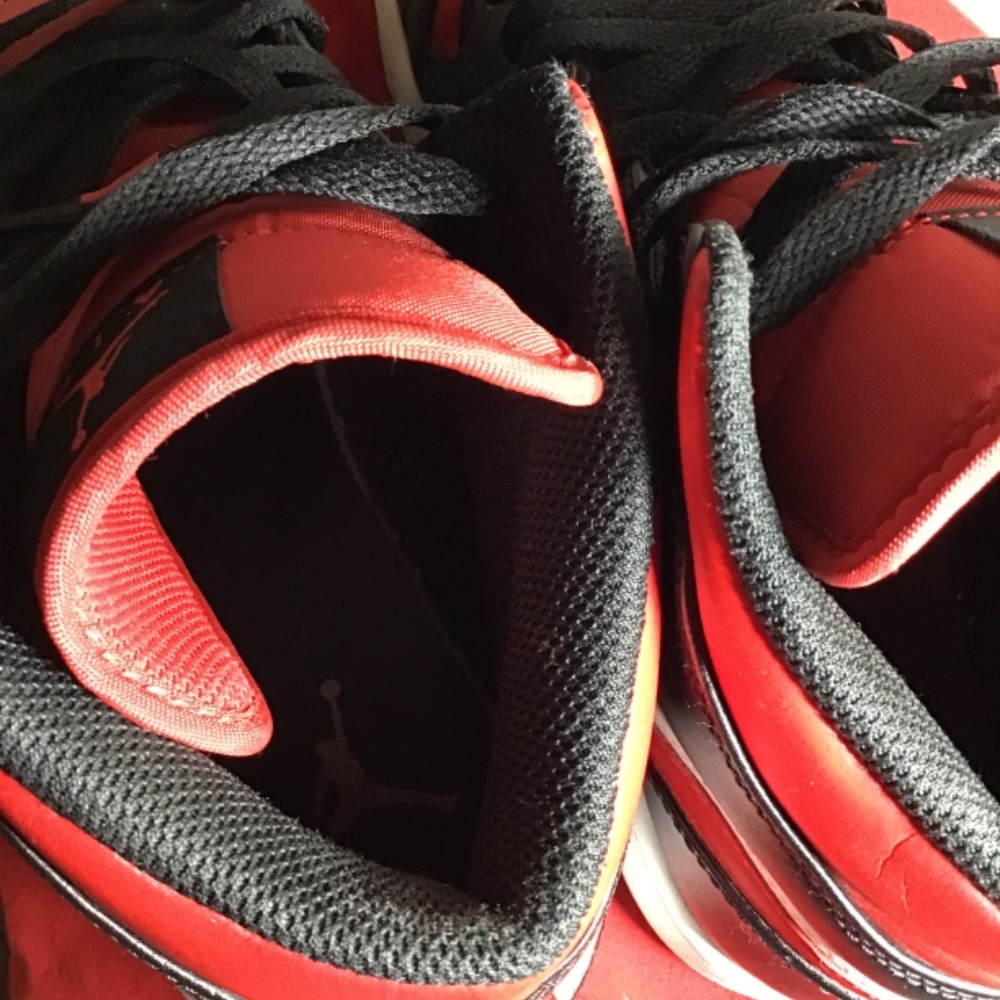 😎Classic Air Jordan 1Mid Black Fire, size 9.5, good cond, see photos for wear, - Picture 5 of 9